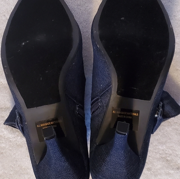 Blue Denim bootie. 4 inch heel size 9 - Picture 9 of 9